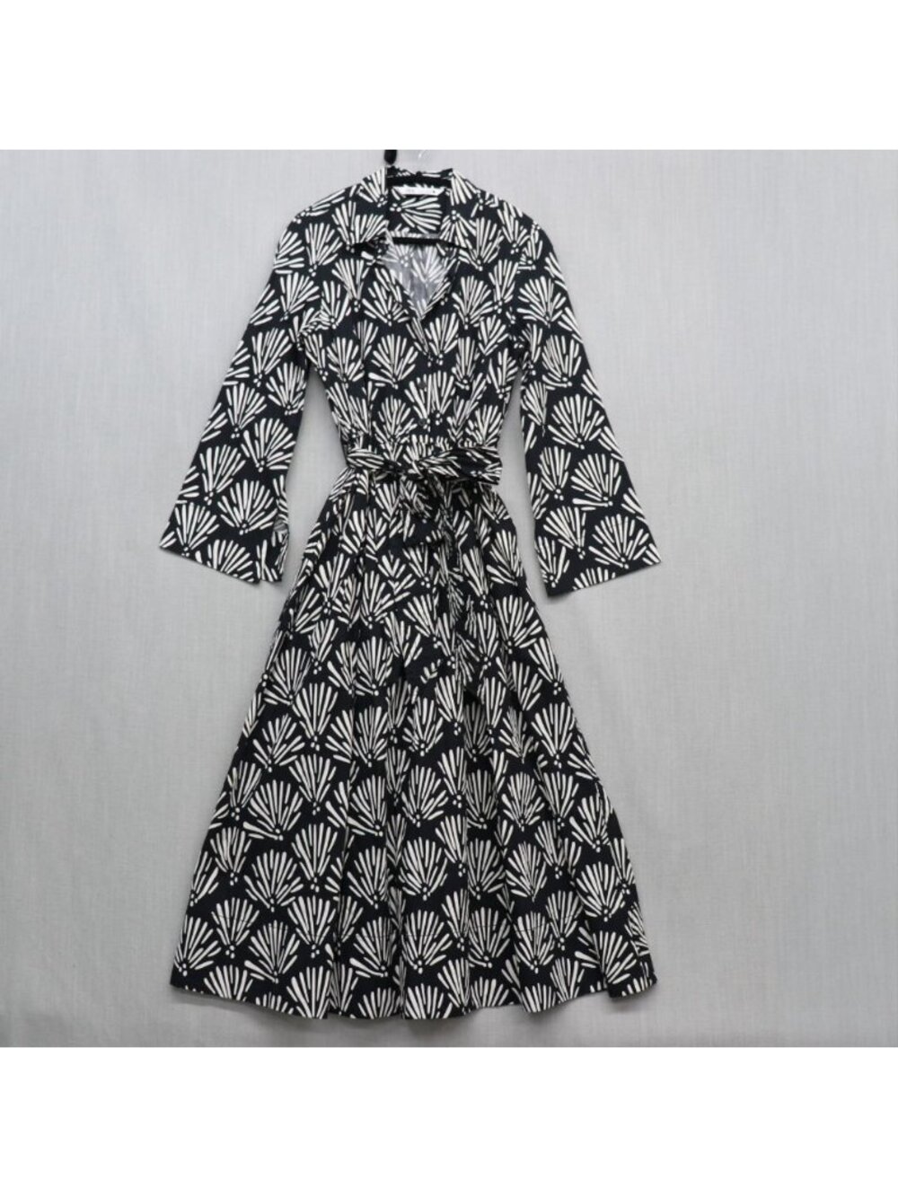 Zara Fit and Flare Shirt Dress *L Fits M Black White Fan Print Midi Long Sleeve